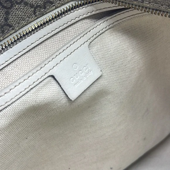 Gucci Carryall Bag - Picture 5 of 16